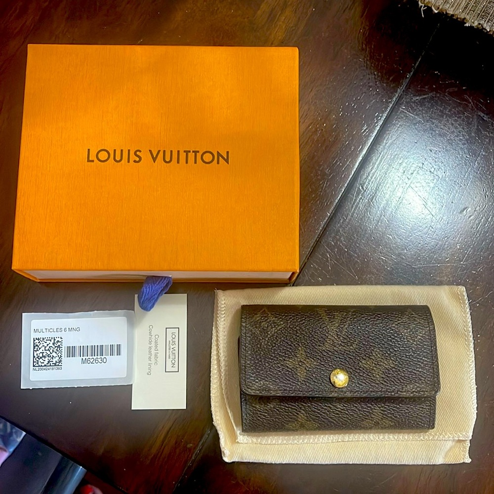 Louis Vuitton Six Key Ring Key Holder with box and dustbag